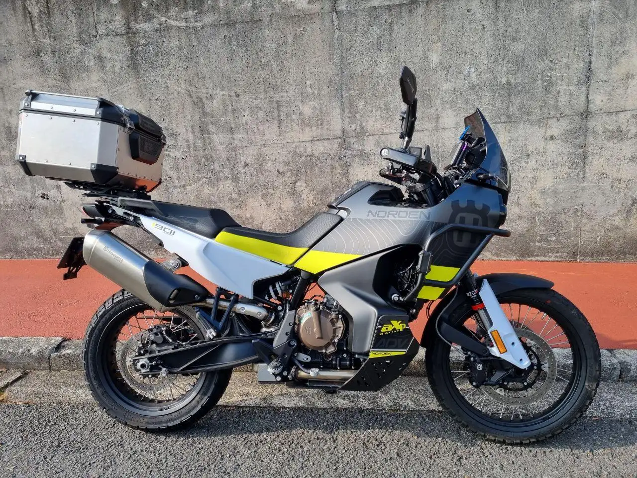 Husqvarna Norden 901 #1