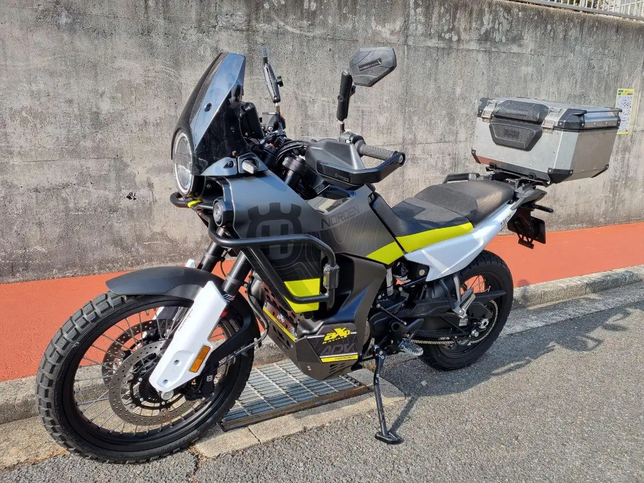 Husqvarna Norden 901 #1