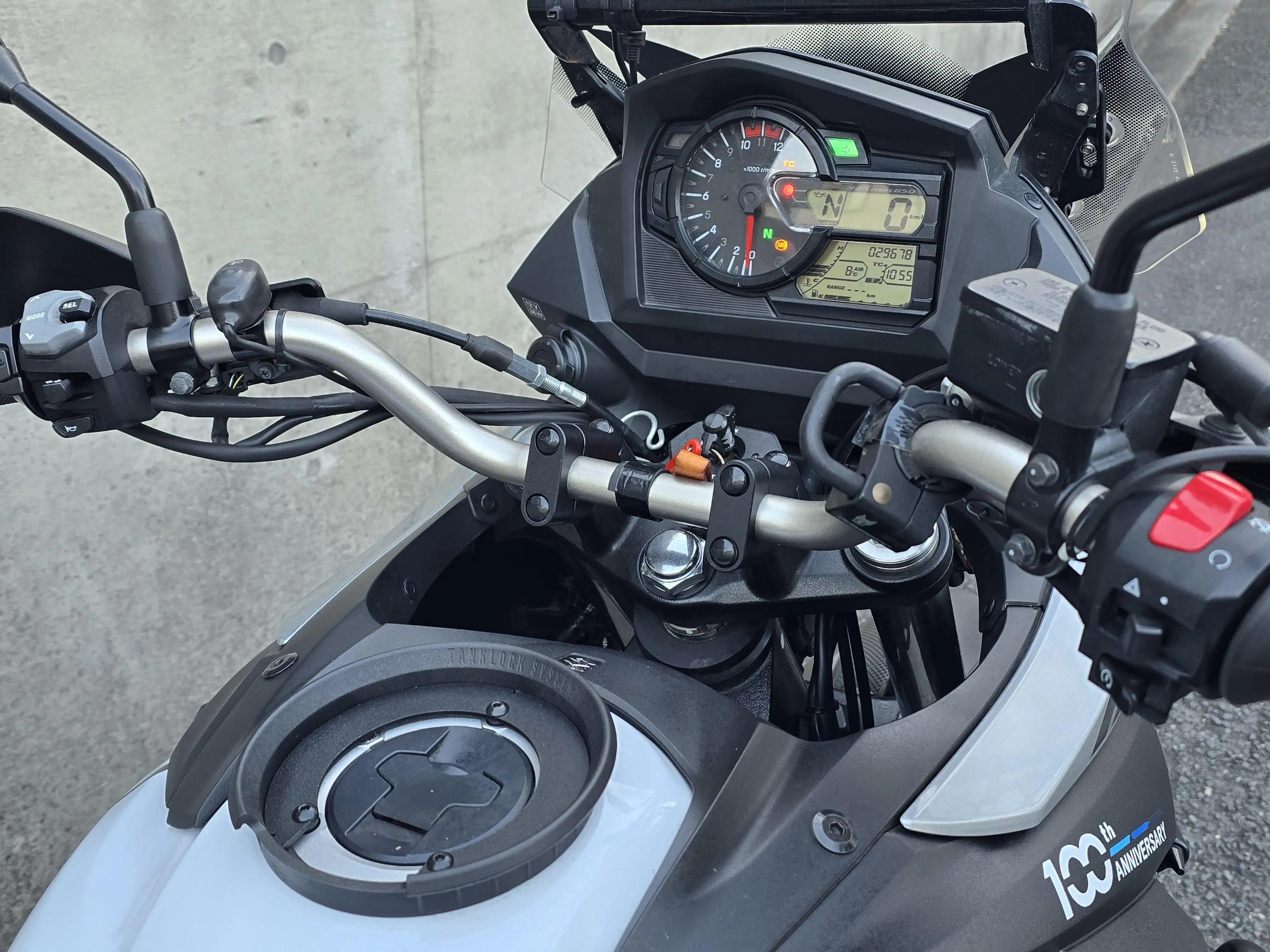 Suzuki Vtrom 650 XTA Adventure White #1