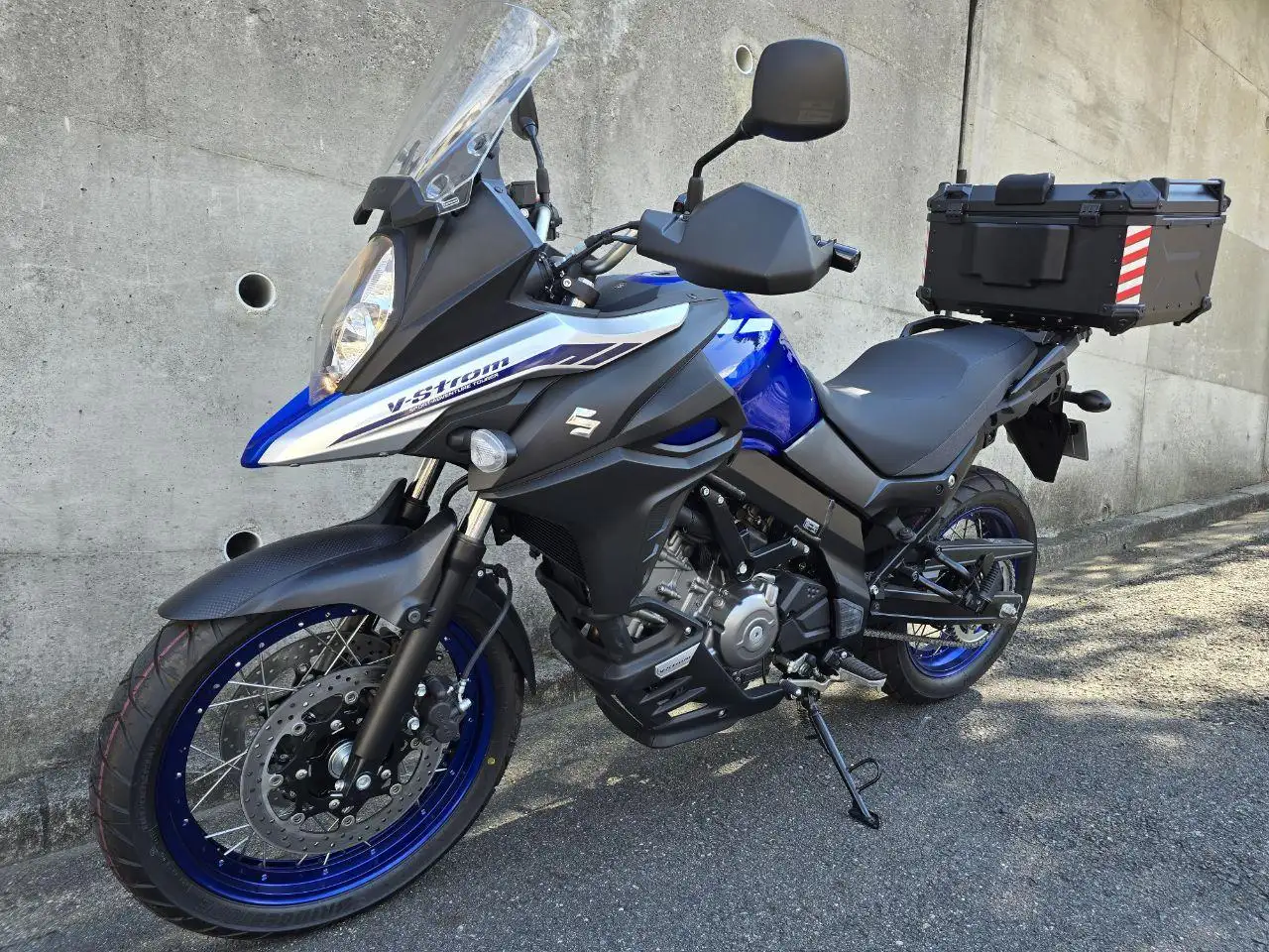 Suzuki Vstrom 650 XTA Adventure Blue #2
